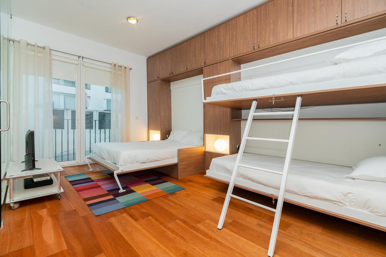 Warm Ample Space With Wall Beds *