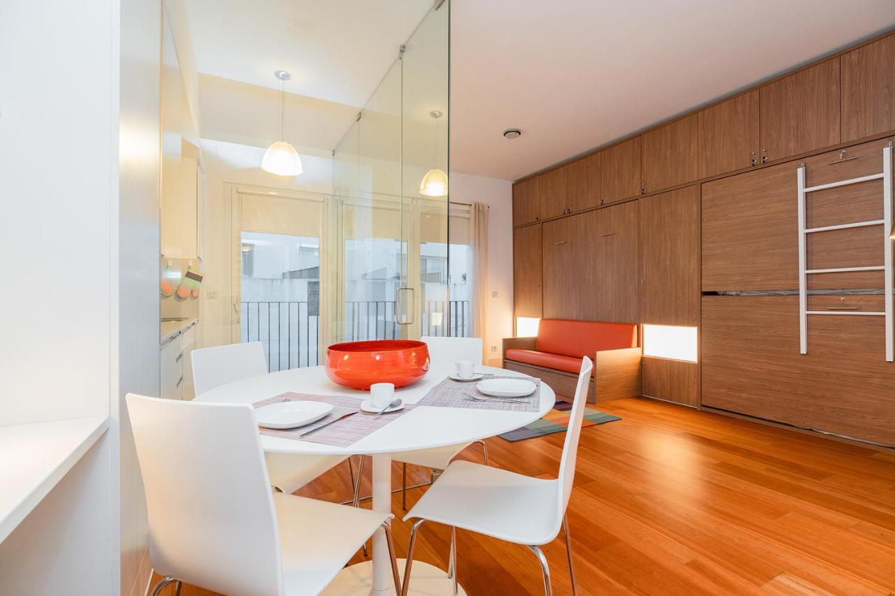 Warm Ample Space With Wall Beds